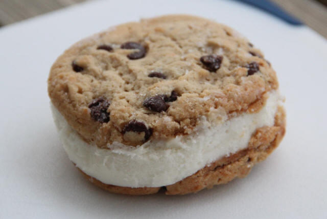 Cookie Ice cream sandwich